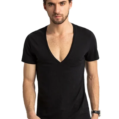 "Muška majica sa dubokim V izrezom"