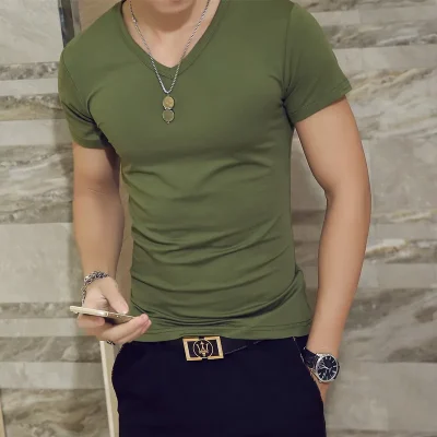 "Muške bele majice sa V-izrezom"