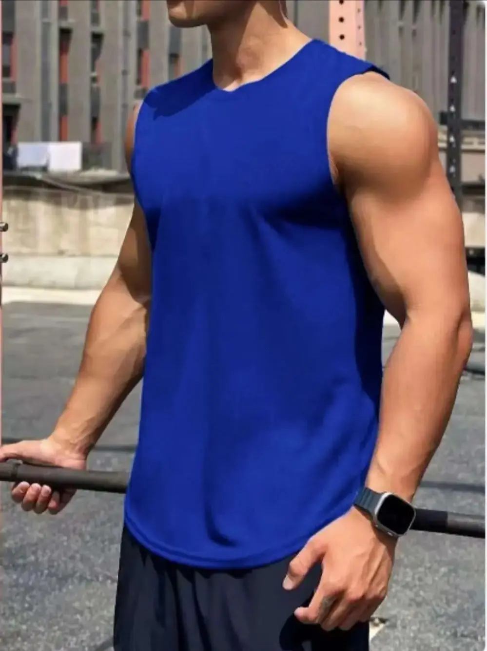 Trendi letnja muška majica bez rukava za svakodnevne aktivnosti.
