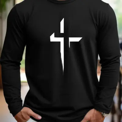 Muška pamučna majica sa dugim rukavima i okruglim izrezom, šareni print, prolećna i jesenja varijanta.