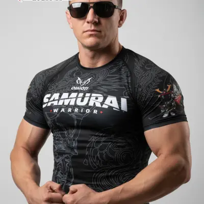 Muška kompresivna majica za trčanje sa brzim sušenjem.