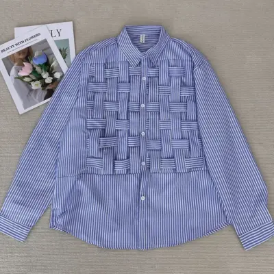 "Plavi džemper sa dugim rukavima"