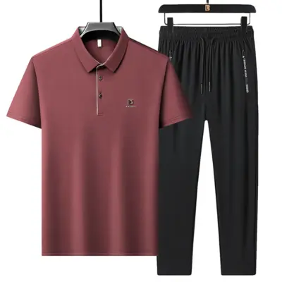 Elegantna Muška Kombinacija Uz T-shirt i Pantalone za Poslovne Prilike