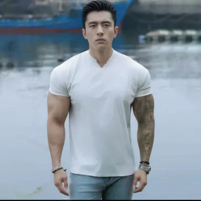 Bazna majica sa prozracnim cationic materijalom za letnje dane.