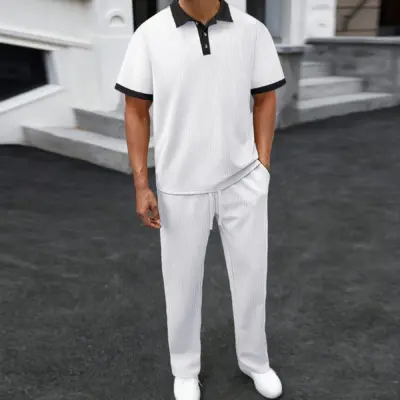 Muški komplet majice sa kragnom i pantalona sa teksturiranom kontrastnom kragnom za svakodnevni ulični stil