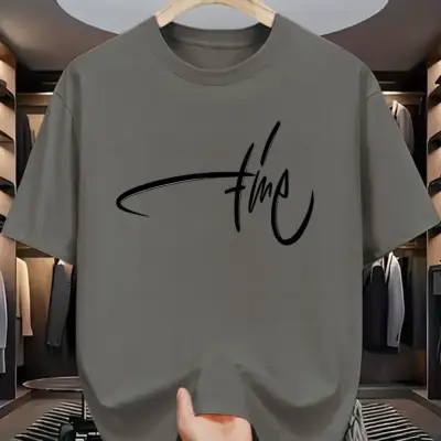 Ljetna muška pamučna majica sa štampanim slovima i udobnom sportskom vratnom i kratkim rukavima.