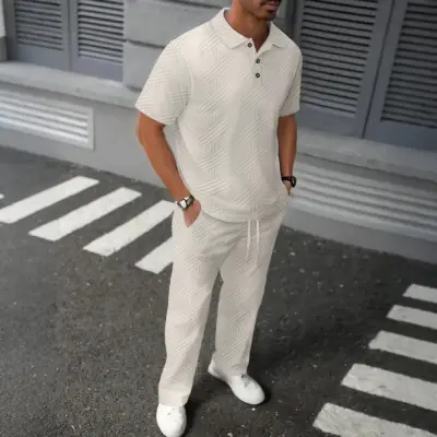 Majica i pantalone sa geometrijskim dezenom za proleće i jesen.  Geometrijski Prolećno-Jesenski Muški Set