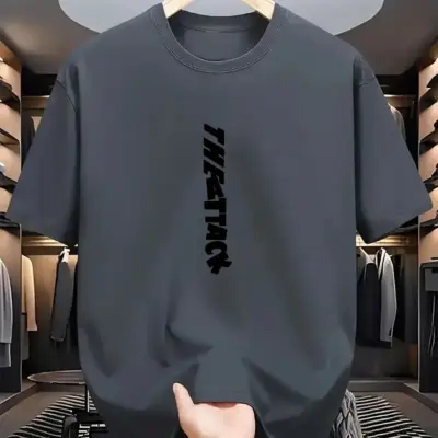 einem Aufdruck "Muška majica sa kratkim rukavima i okruglim izrezom u trendi stilu"