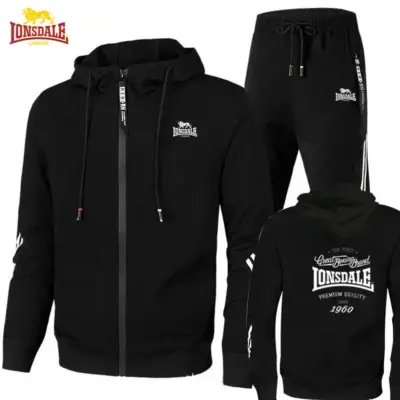 Muška sportska kombinacija, crna majica i pantalone, opušteni urbani stil, sportska odeća, LONSDALE print iz Proleće/Leto 2026  LONSDALE Opušteni Muški Sportswear 2026