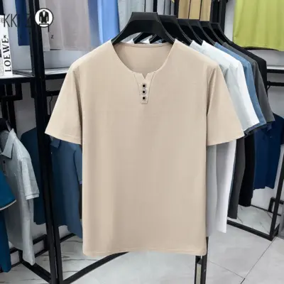 Ljetna muška majica kratkih rukava s Henley izrezom i tri dugmeta od mekog udobnog pamučnog materijala za svakodnevni casual stil  "Ljetna Henley majica za muškarce"