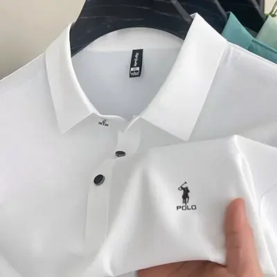 "Letnji muški POLO košulja od prijatnog leda sa klasičnim dizajnom"