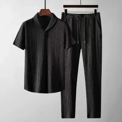 Letnji muški sportski komplet u boji sa tanjom majicom i dužim pantalonama za muškarce - Naslov.