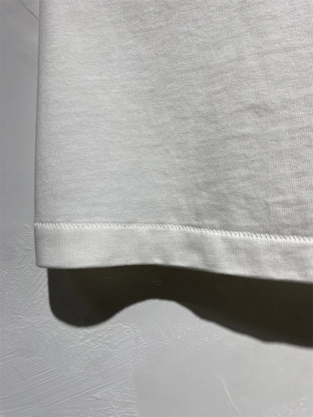 "Crno-beli retro print majica od teškog materijala za muškarce i žene" - Slika 6
