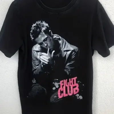 'Crni Krug' - Muška T-Shirt Sa Uzorkom - Pogodna Za Sve Sezone