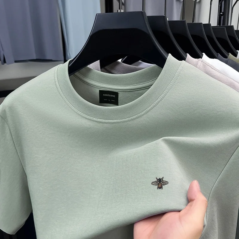Kvalitetna svilena pamučna majica sa printom i aplikacijom pčele - muška sportska majica. Luxurious Silk Bee Print T-shirt - Slika 3