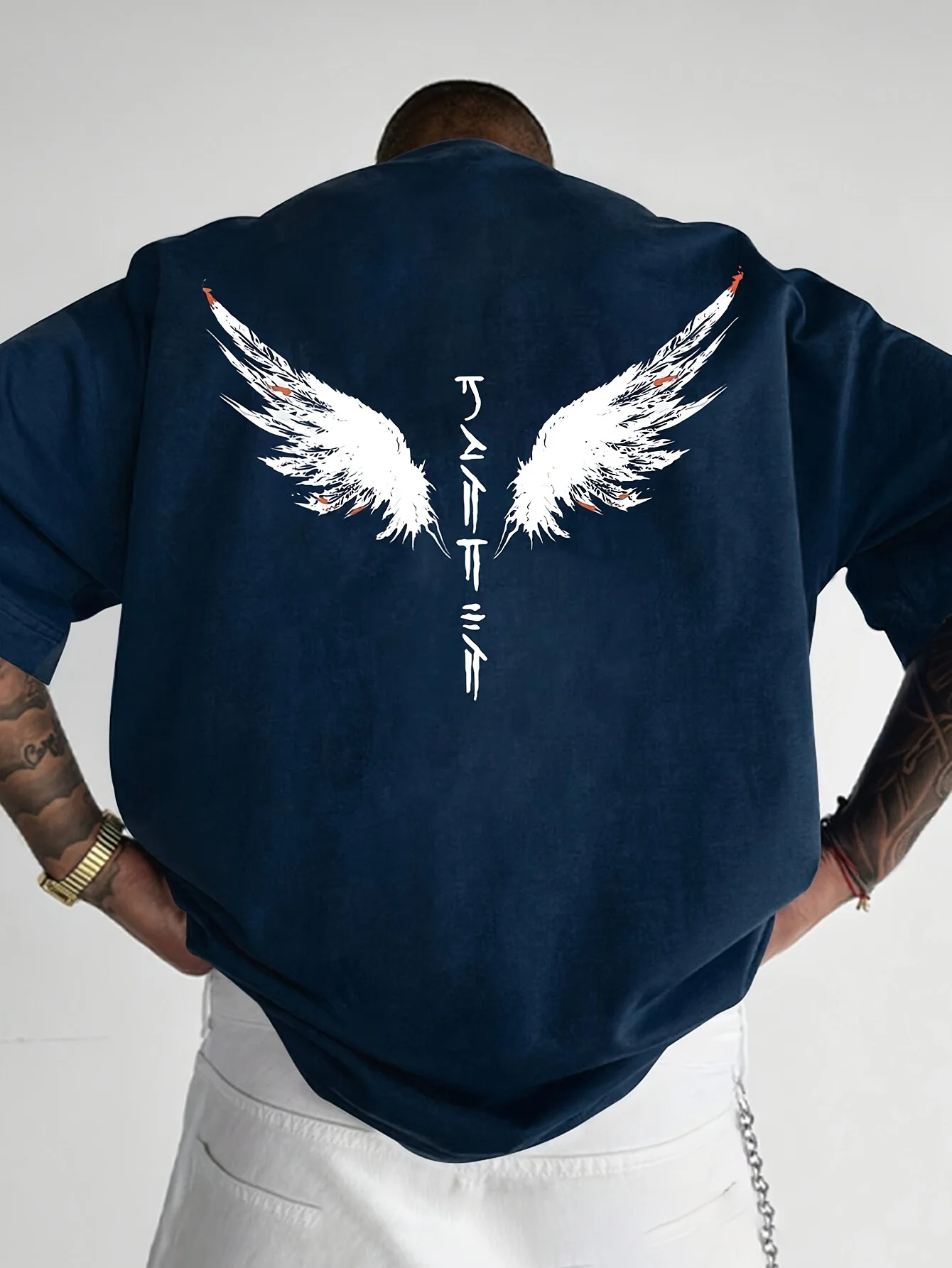 Kratak muški letnji T-shirt sa krakuroznom šarom i okruglim izrezom od 100% pamuka - Slika 2